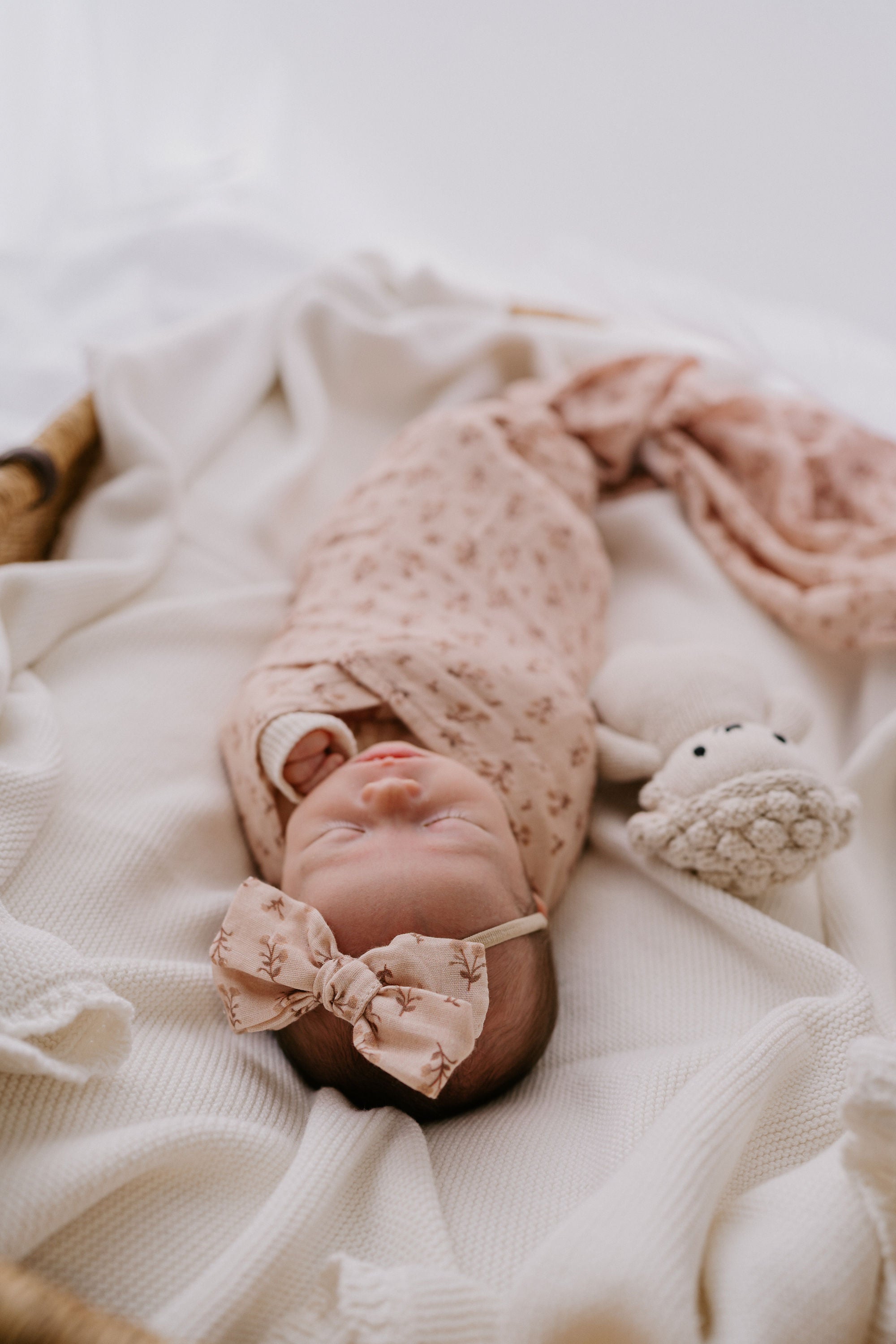 Heirloom Scalloped Milk Knit Blanket