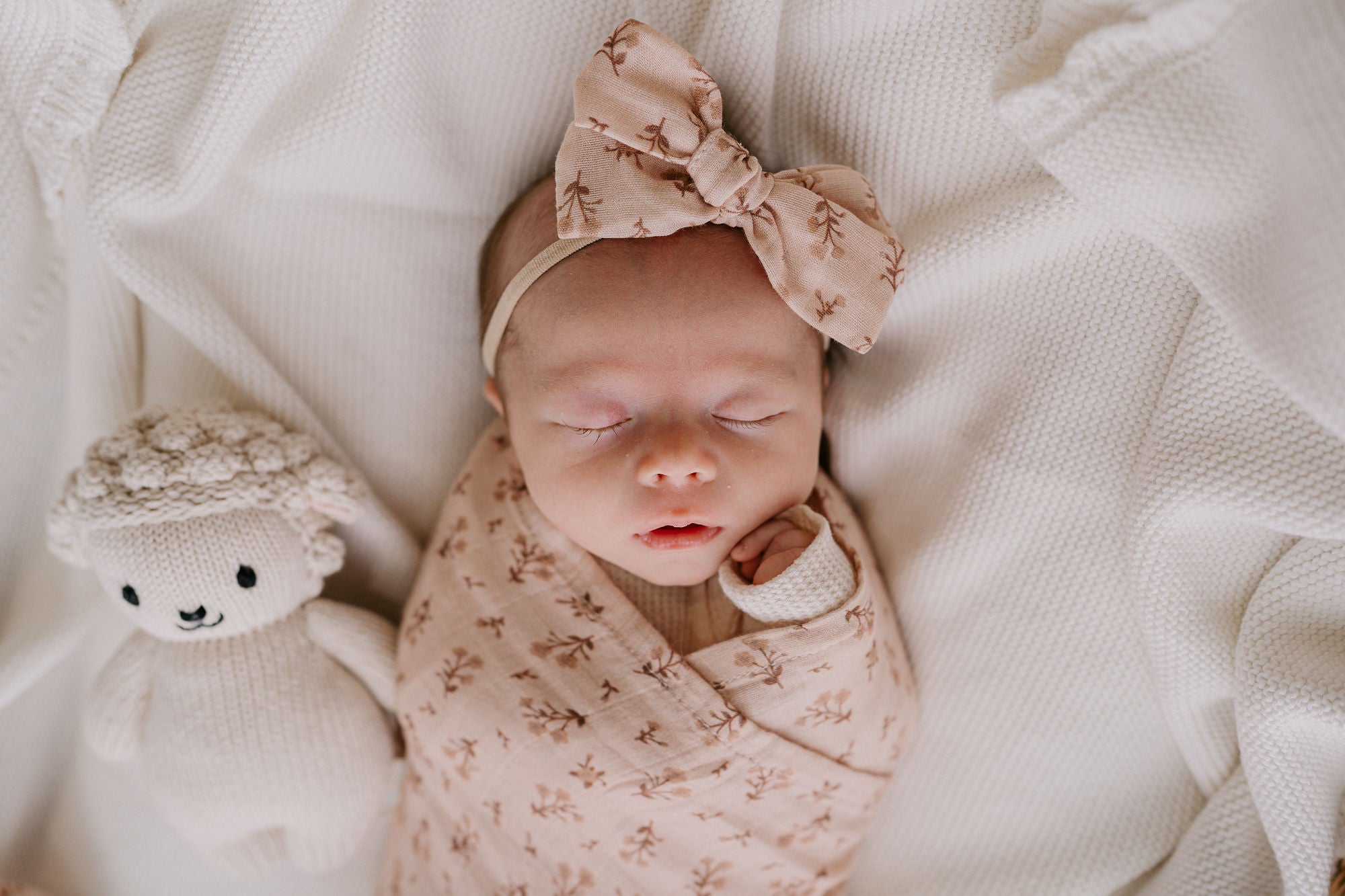 Heirloom Scalloped Milk Knit Blanket