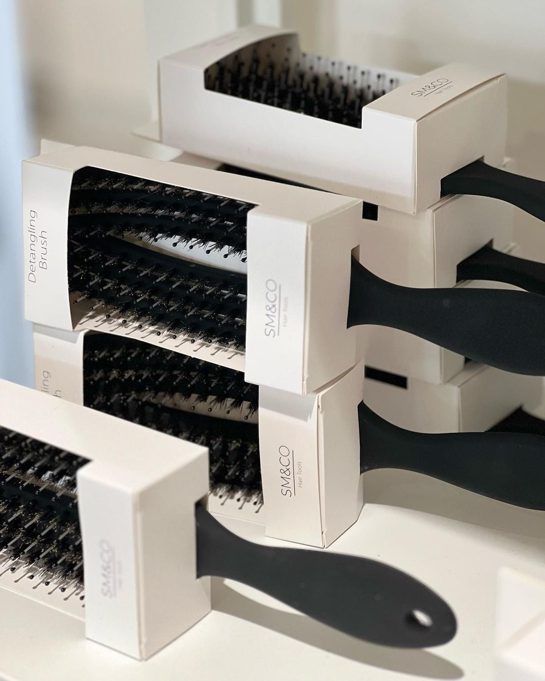 SM&CO Detangling Brush | Black