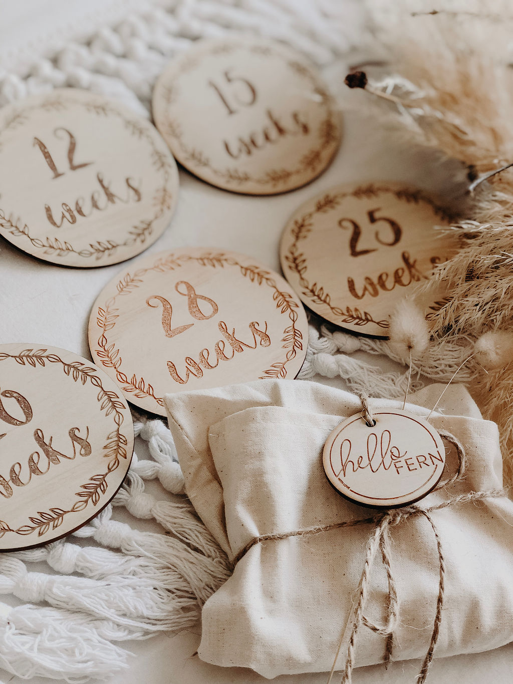 Wooden Pregnancy Milestone Discs - Wreath