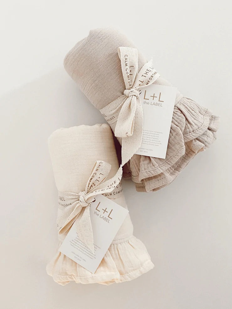 Organic Ruffle Swaddle | Beige