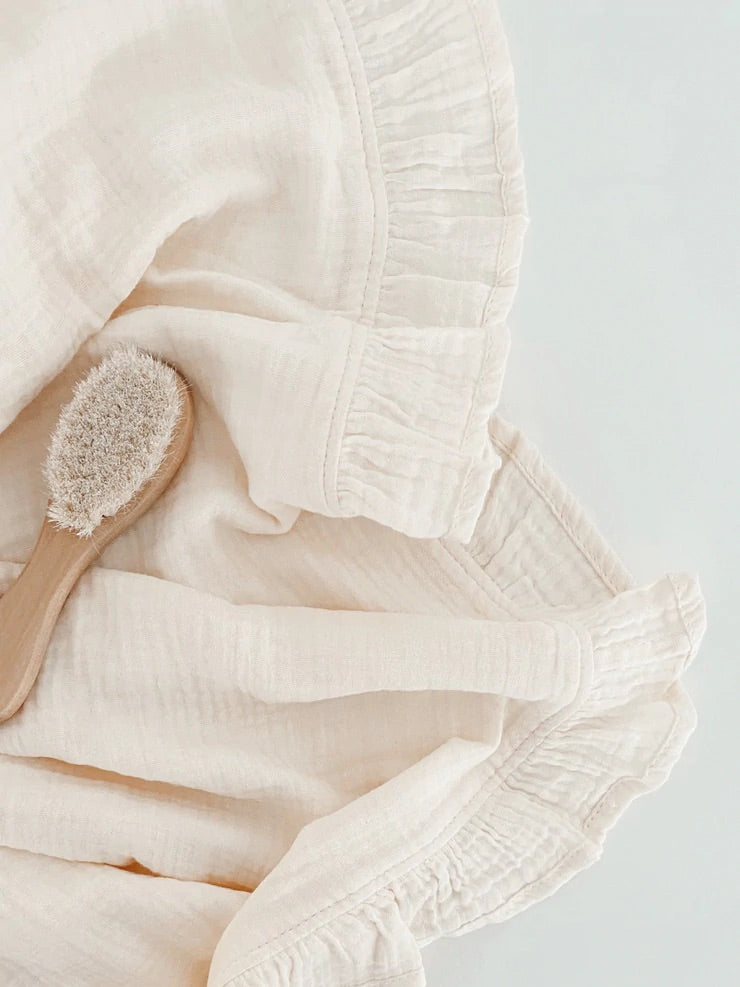 Organic Ruffle Swaddle | White