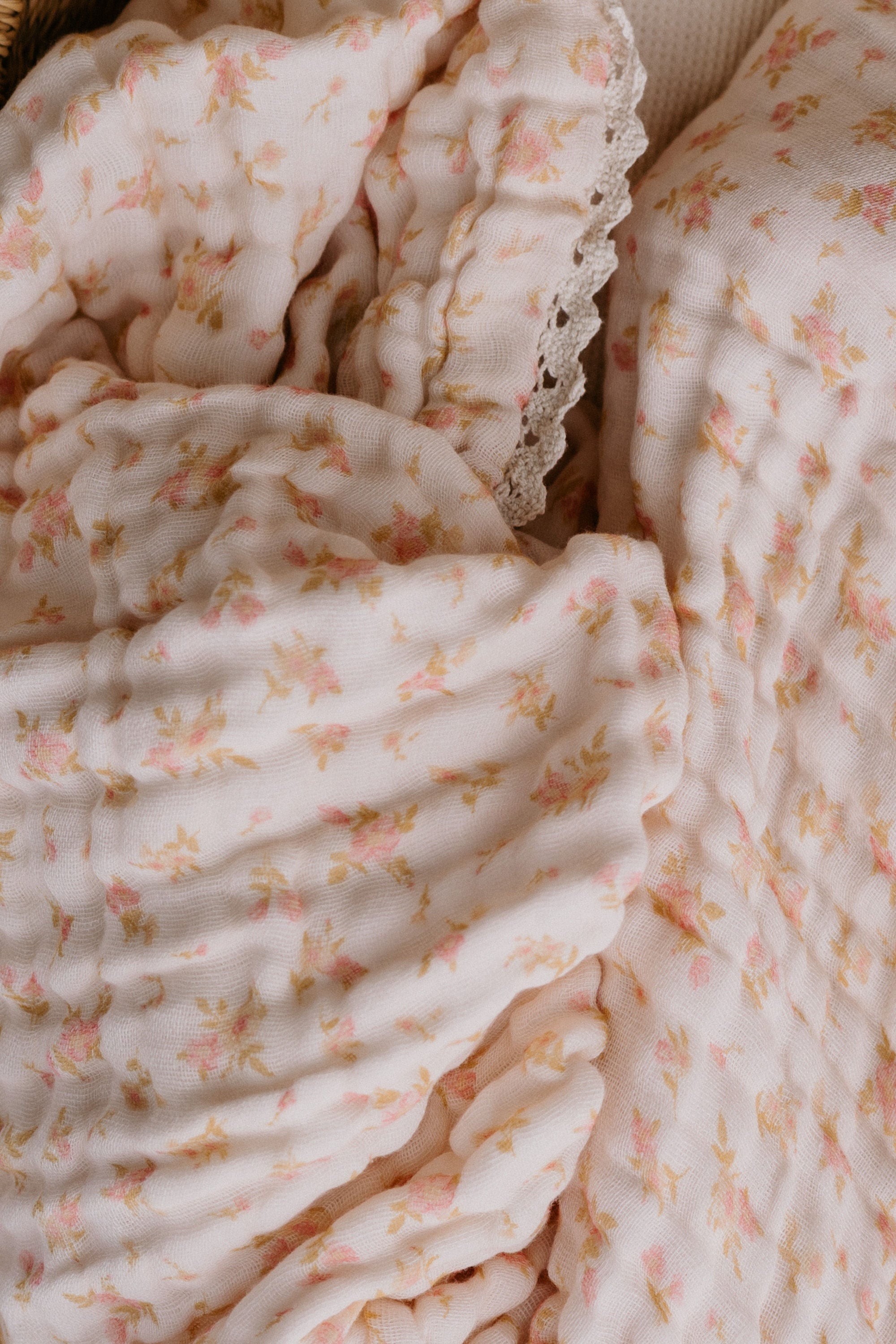 Cottage Floral Gauze Lace Blanket