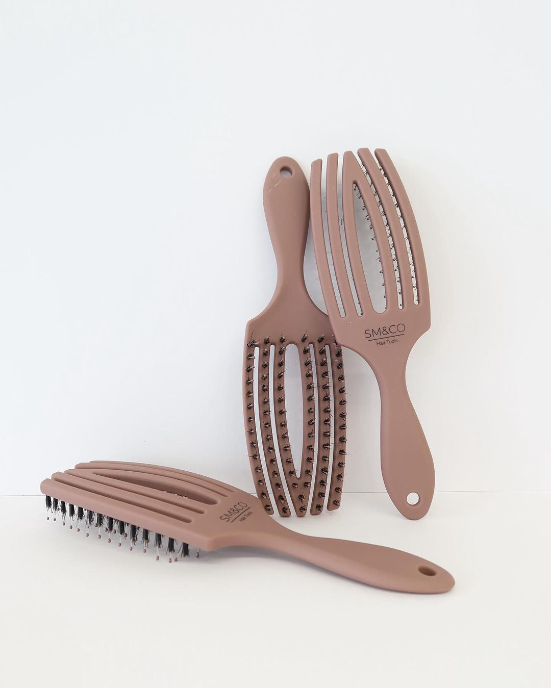 SM&CO Detangling Brush | Berry