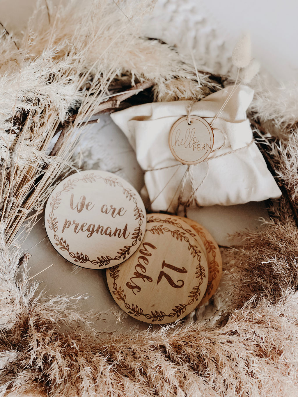 Wooden Pregnancy Milestone Discs - Wreath
